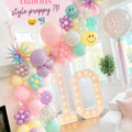 Un bel arc de ballons colorés pour une fête élégante