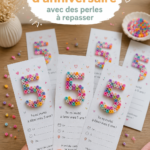 Une invitation d'anniversaire colorée créée avec des perles à repasser sur fond blanc.