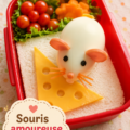 Un bento souris au fromage joliment présenté avec des légumes et des fruits