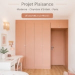 Chambre d'enfant moderne avec vue panoramique sur Paris