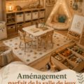 Chambre de jeu idéale pour enfants avec des rangements et un design cosy.
