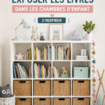 Chambre d'enfant décorée avec une bibliothèque originale et des livres exposés.