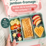 Des toasties au jambon et fromage prêts à servir sur une assiette.