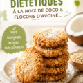 Biscuits diététiques à la noix de coco et flocons d'avoine, présentés sur une assiette blanche.