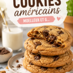 Assiette de cookies américains moelleux prêts à être dégustés.