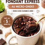 Brownie fondant au chocolat préparé au micro-ondes, idéal pour le goûter des enfants.