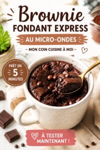 Brownie fondant au chocolat préparé au micro-ondes, idéal pour le goûter des enfants.