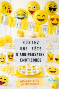 Une fête d'anniversaire colorée sur le thème des emojis avec des décorations vives.