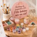 Fête d'anniversaire boho arc-en-ciel pour enfants avec décoration colorée