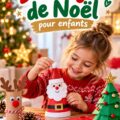 Enfants réalisant des bricolages de Noël joyeux ensemble.