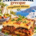Moussaka grecque savoureuse dans un plat en céramique